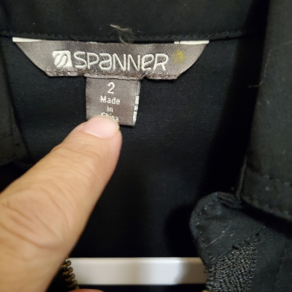 Spanner twist front blouse with zipper edging - Picture 4 of 6